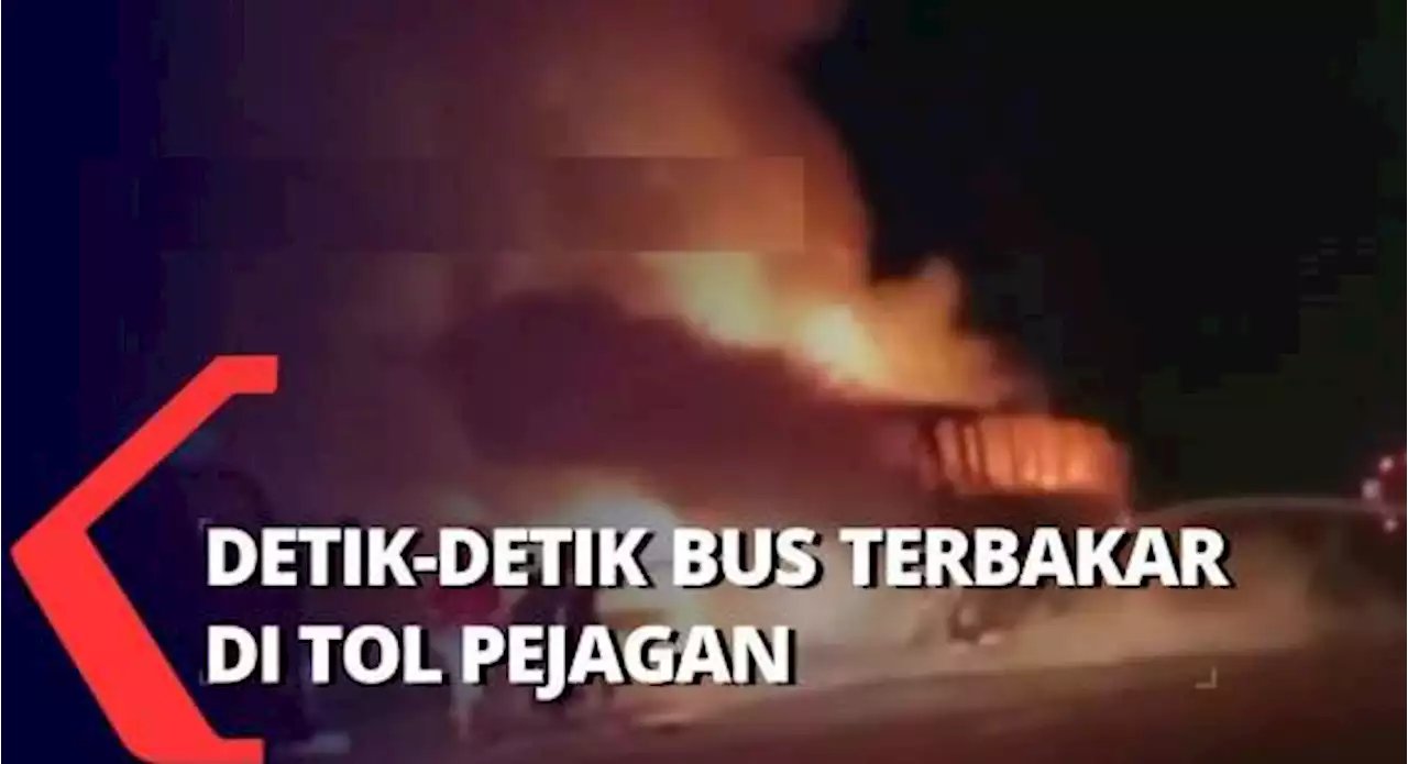 Detik-Detik Bus Bermuatan Penumpang Terbakar di Tol Pejagan-Pemalang