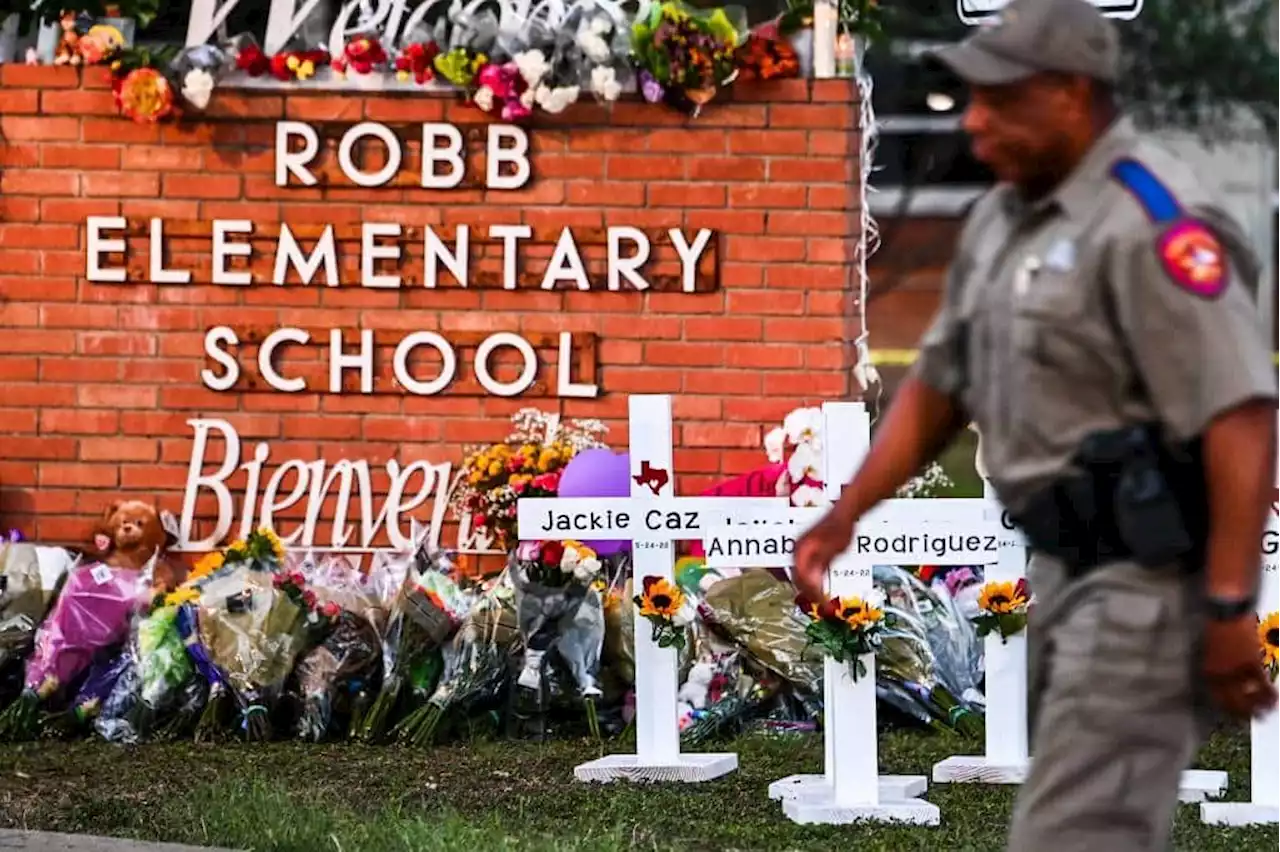 Report finds 'lackadaisical' police response to Texas school shooting