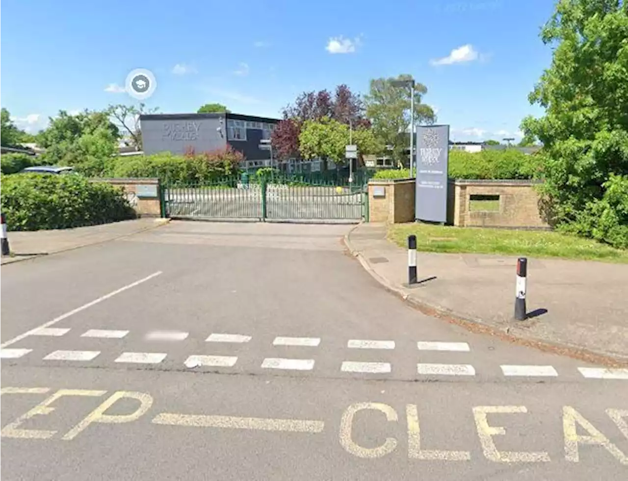 School sorry after boy sent home 'by mistake' for wearing shorts in heatwave