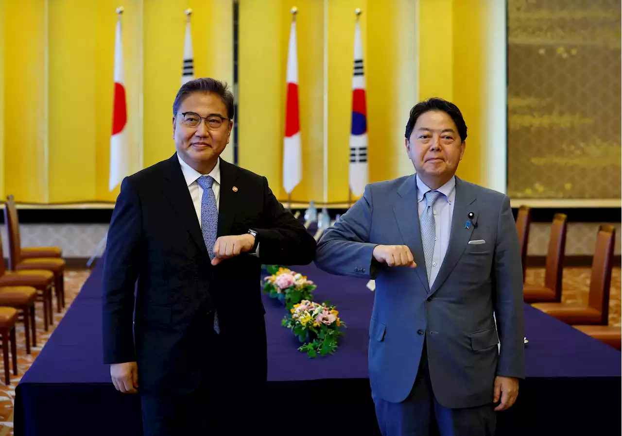 South Korea, Japan foreign ministers meet to tackle historical disputes