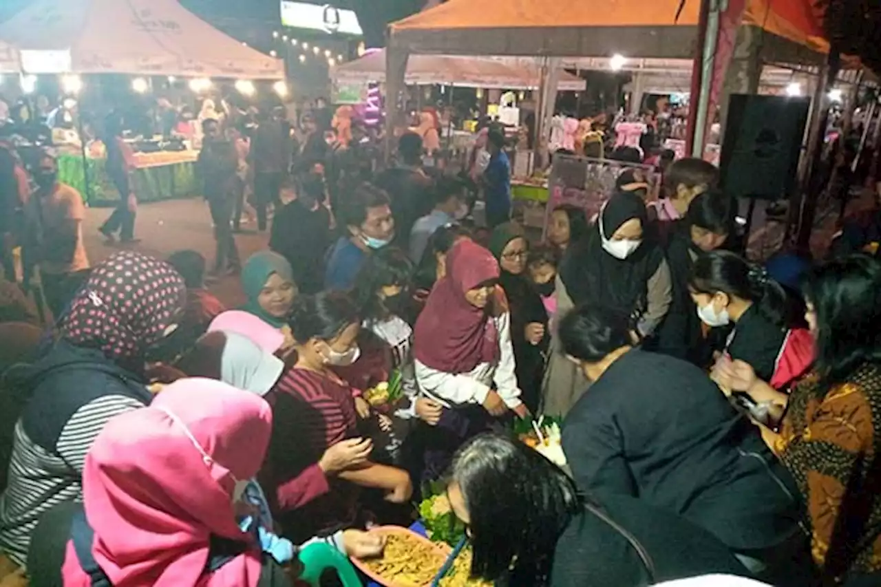 Tarif Parkir Motor Ugal-Ugalan, Pengunjung Night Market Solo Kapok!