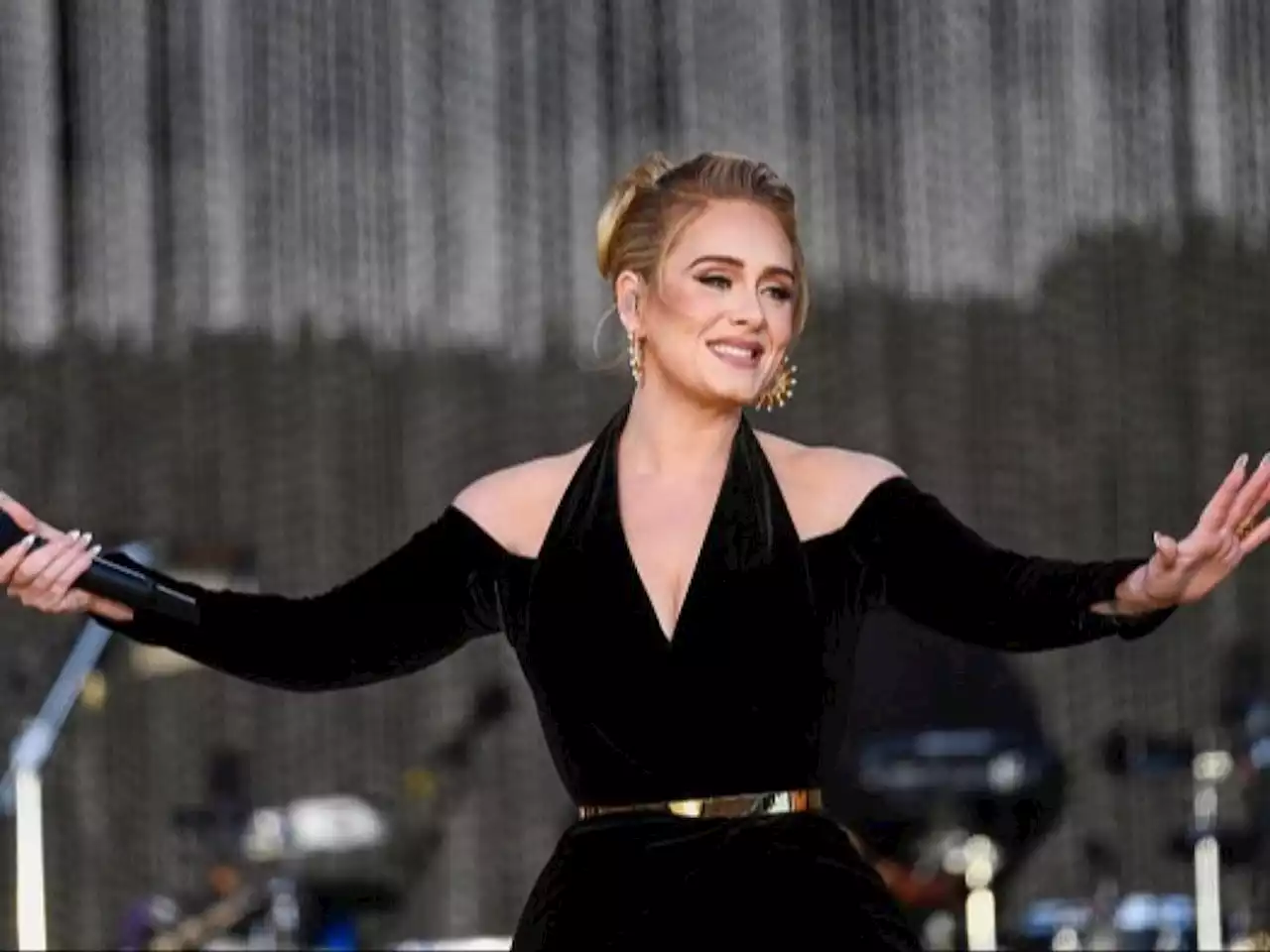 Adele 'set to reschedule Las Vegas shows'