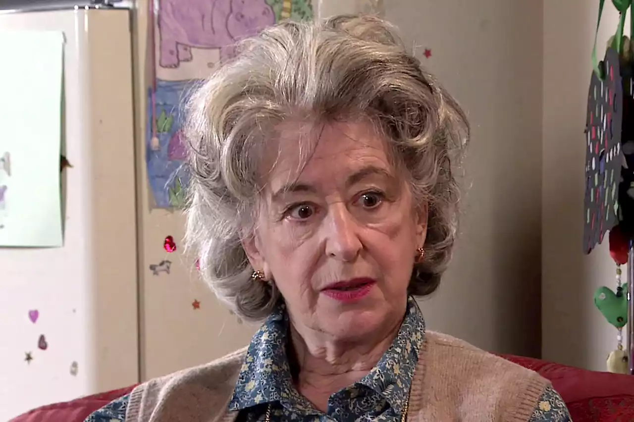 Coronation Street star Maureen Lipman signs new deal to keep her on the cobbles