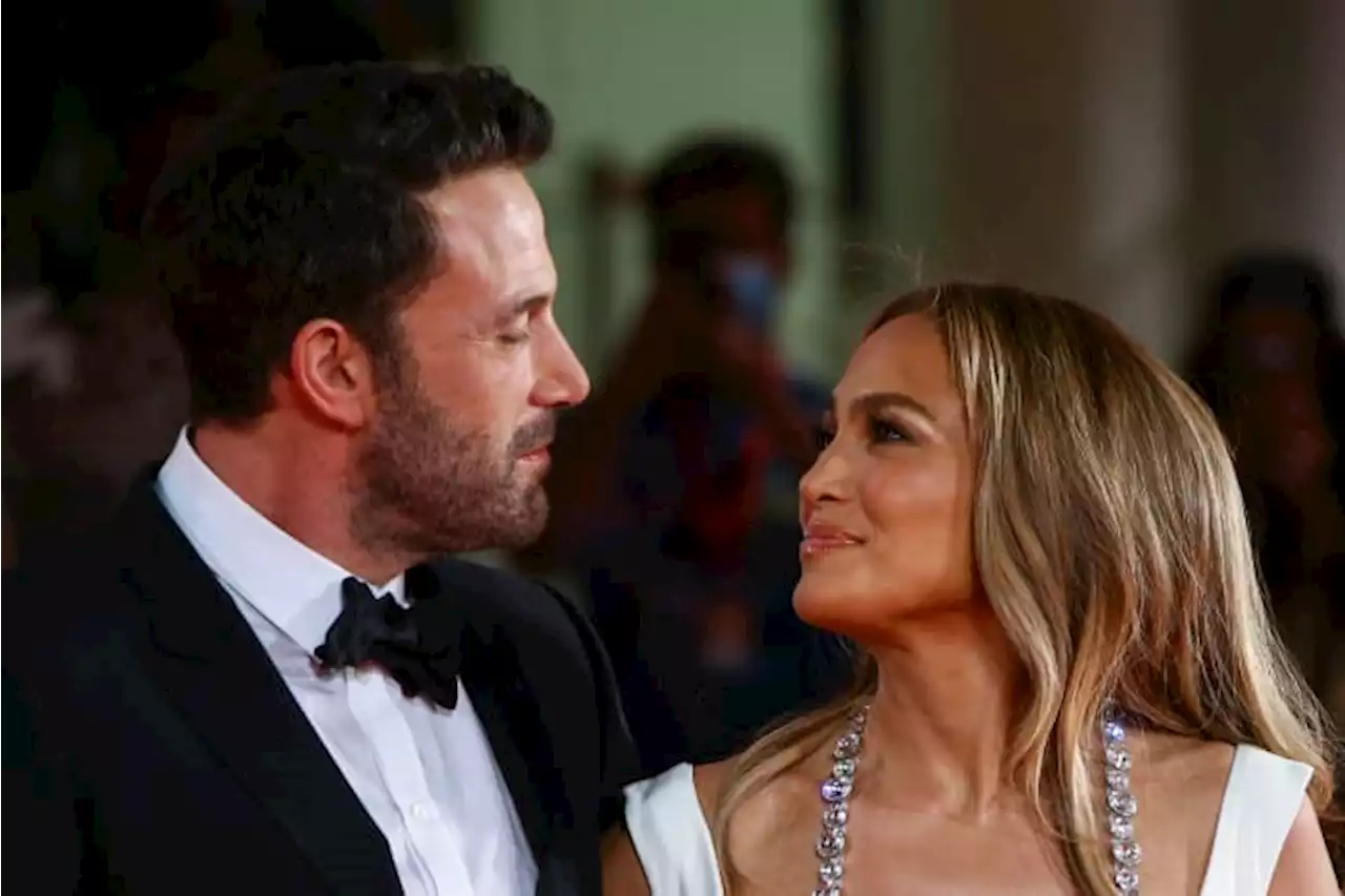 Jennifer Lopez, Ben Affleck wed in Las Vegas drive-through