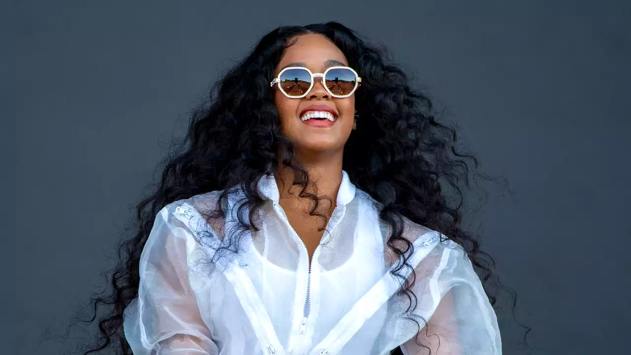 H.E.R. In Her Shortest Hair Ever Was Definitely Not on My 2022 Bingo Card