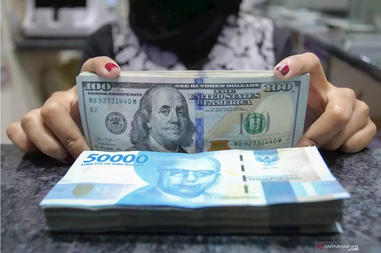 Rupiah menguat di tengah ekspektasi kenaikan suku bunga Fed