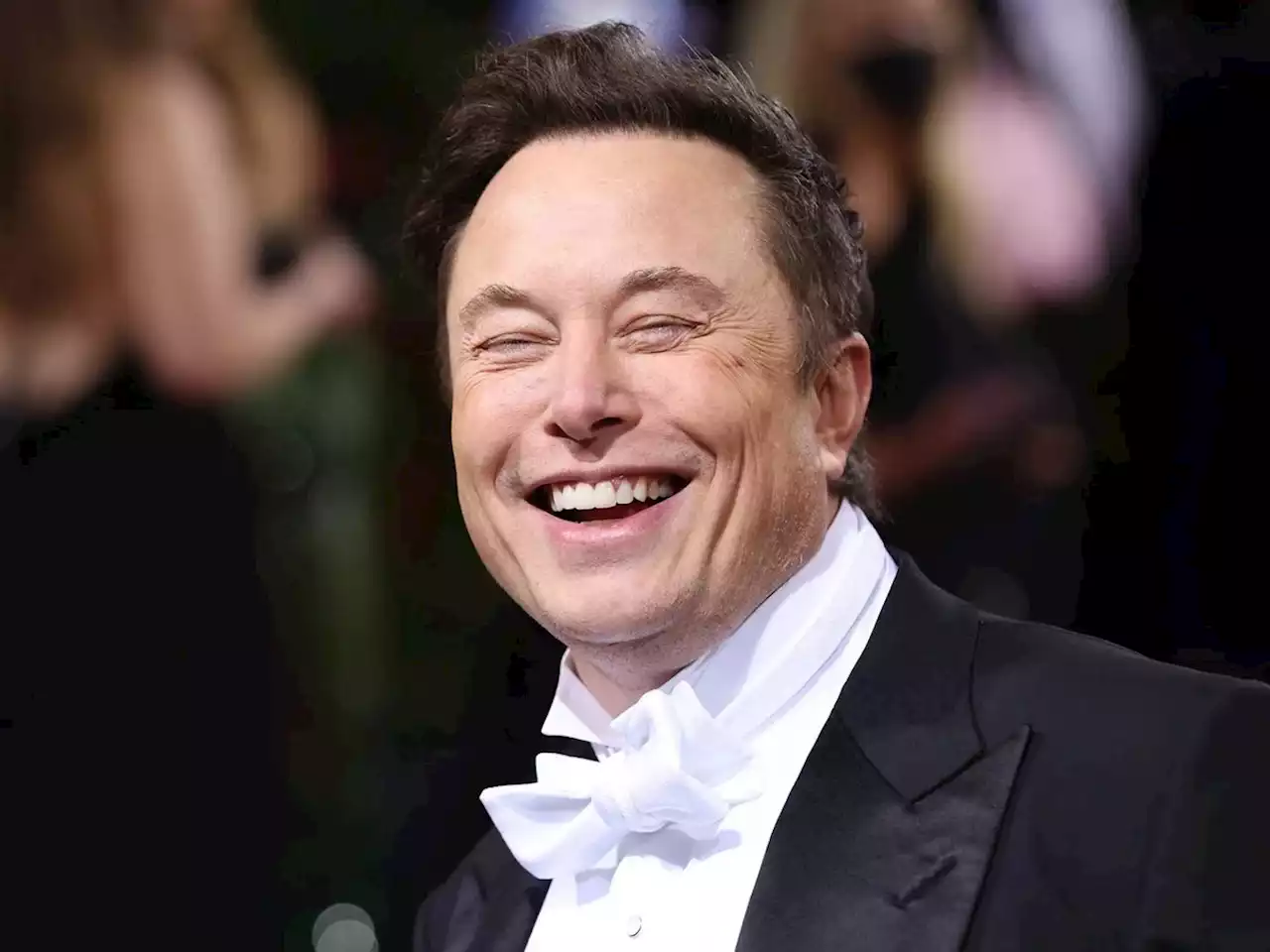 Elon Musk responds to viral shirtless photos of him on vacation: 'Maybe I should take my shirt off more often' | Businessinsider