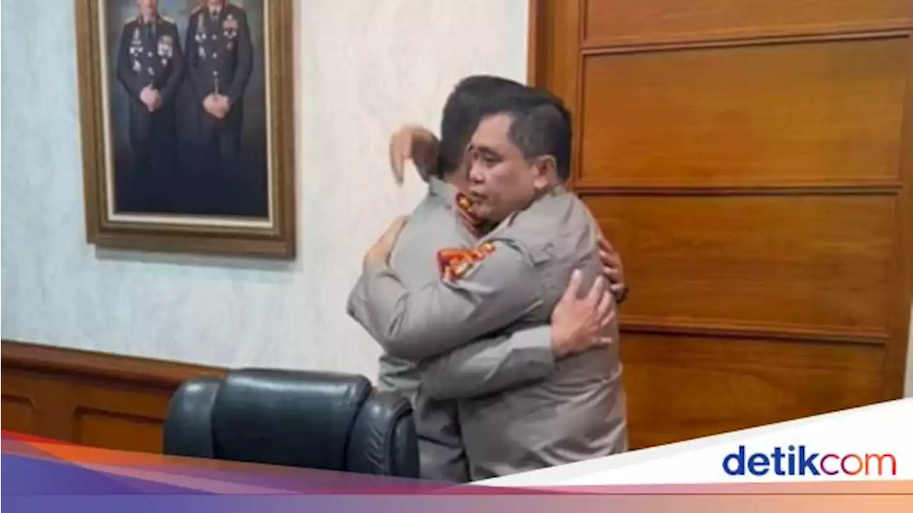 Pelukan Kapolda Metro dengan Irjen Sambo Pengaruhi Kasus Brigadir Yoshua?