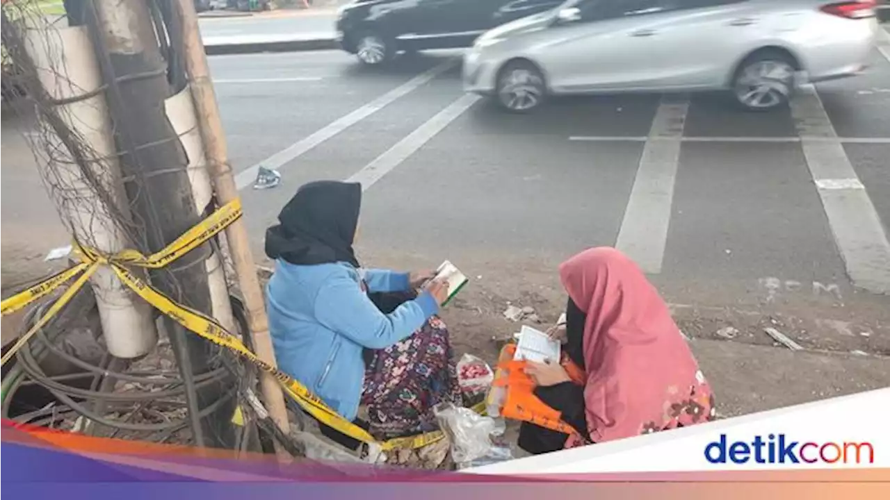 Warga Gelar Doa-Tabur Bunga di Lokasi Kecelakaan Maut Cibubur