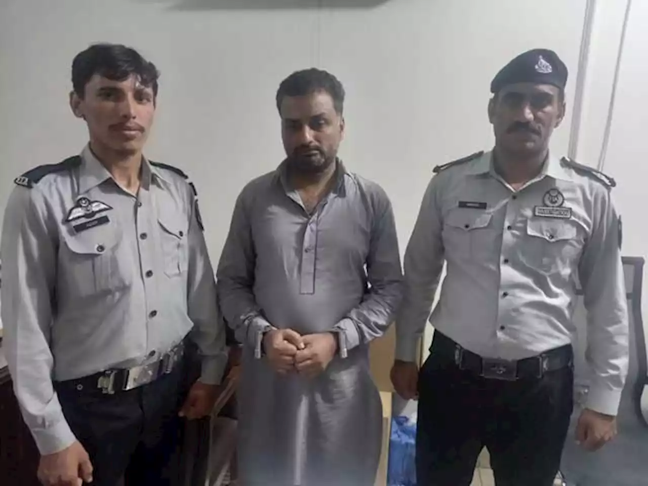 ڈی جی نیب بن کر کاروباری شخصیات اور افسران کو لوٹنے والا شخص گرفتار - ایکسپریس اردو