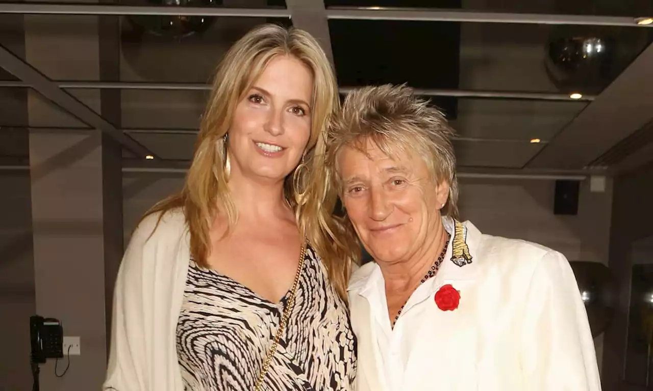 Loose Women’s Penny Lancaster divides fans as she poses in flirty mini dress