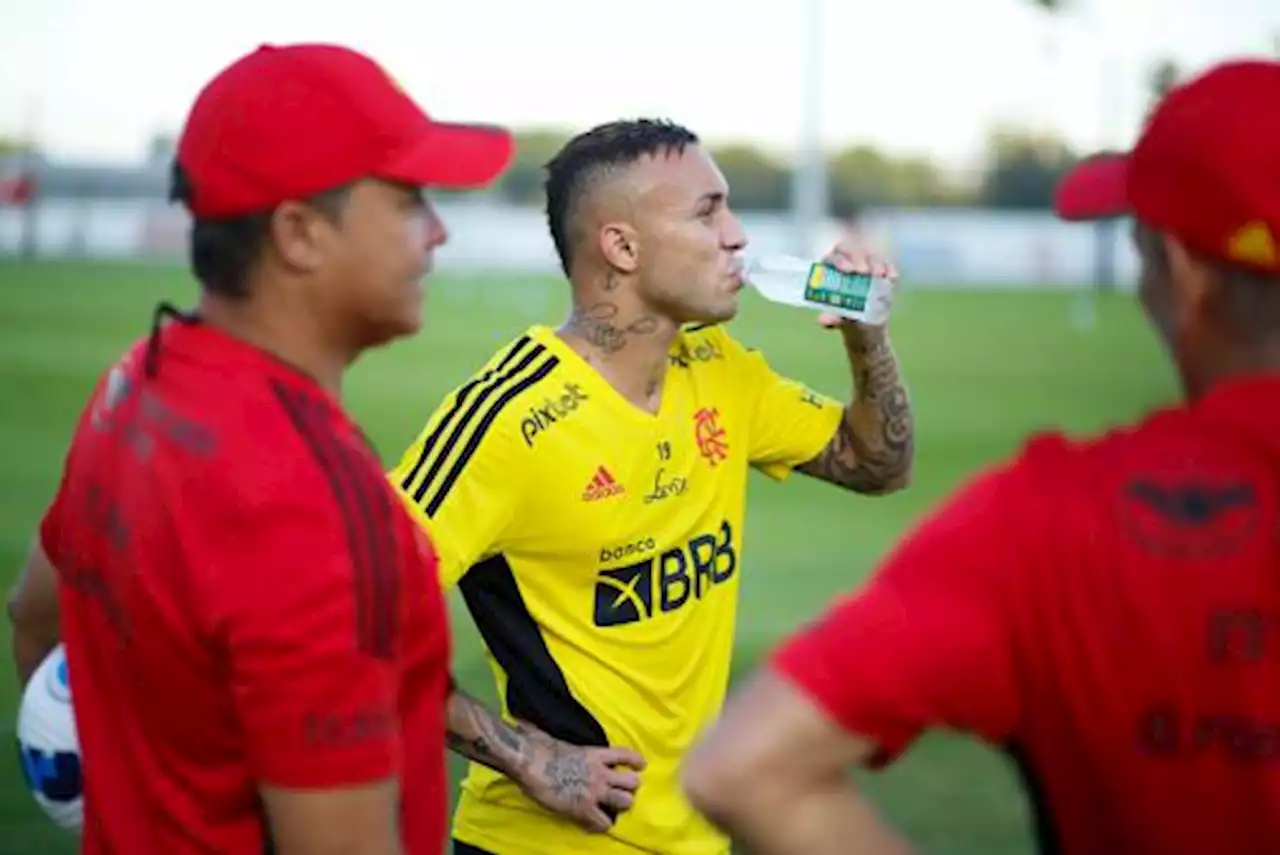 Flamengo embarca para Brasília com Cebolinha e sem Vidal; veja lista de relacionados contra o Juventude