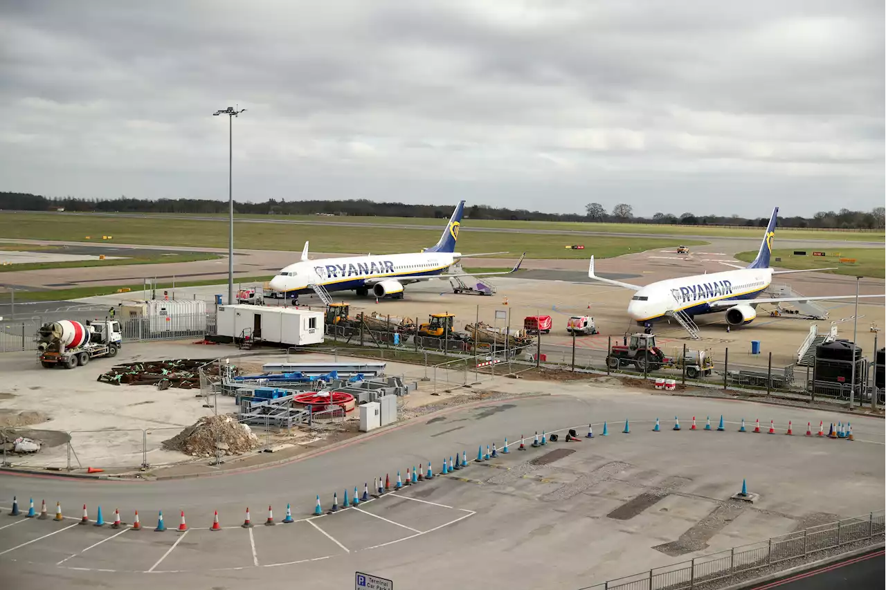 Flights Briefly Suspended at London Airport After Runway Damaged During Heat Wave