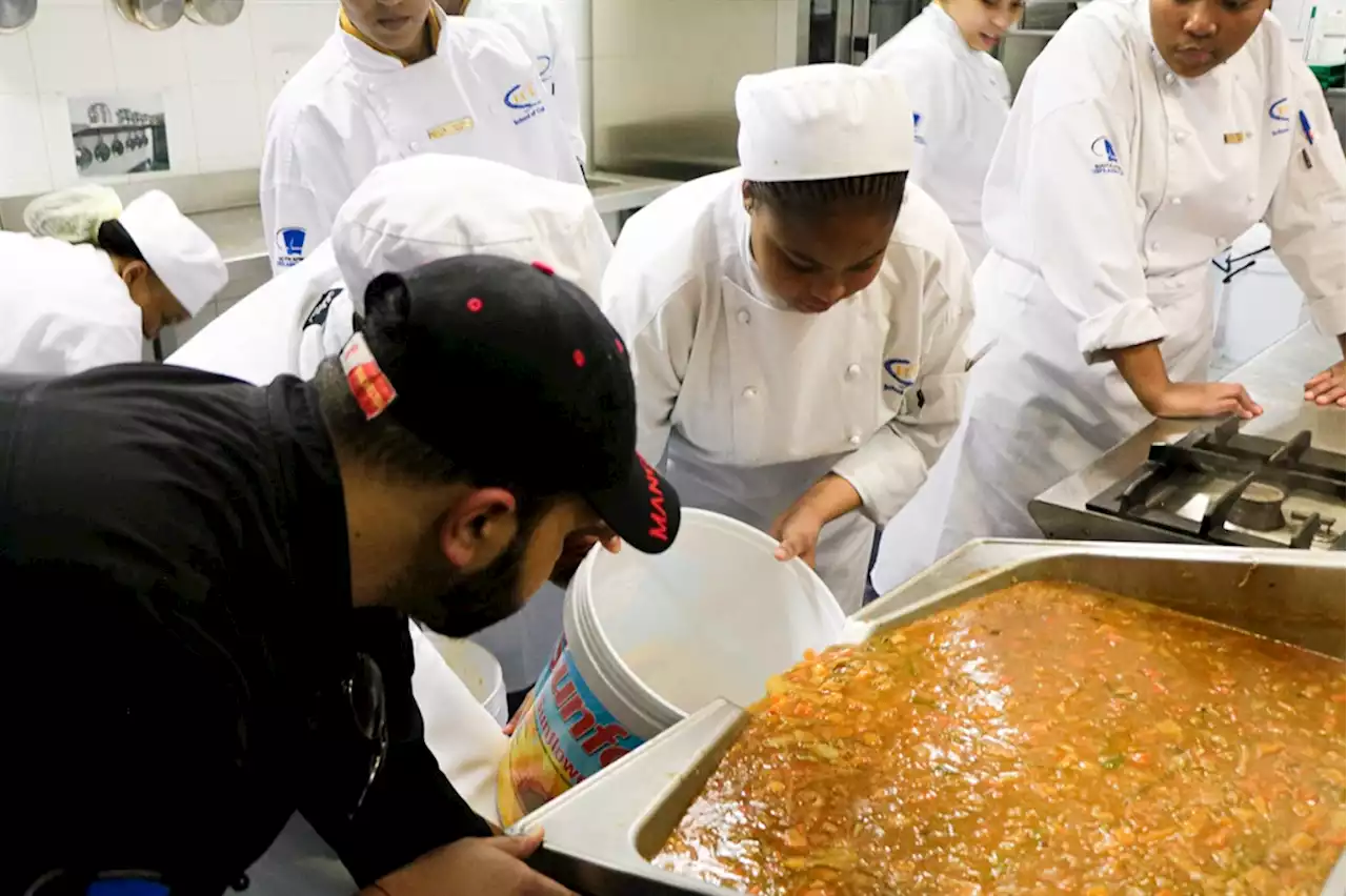 Mandela Day: Chefs, volunteers cook over 90 000 litres of soup for the needy | News24