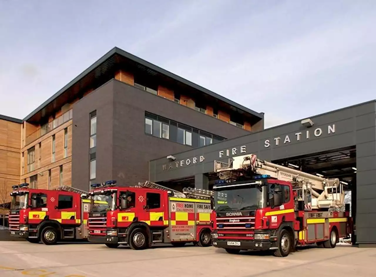 Hertfordshire fire service calls 'major incident' as fires double in extreme heat