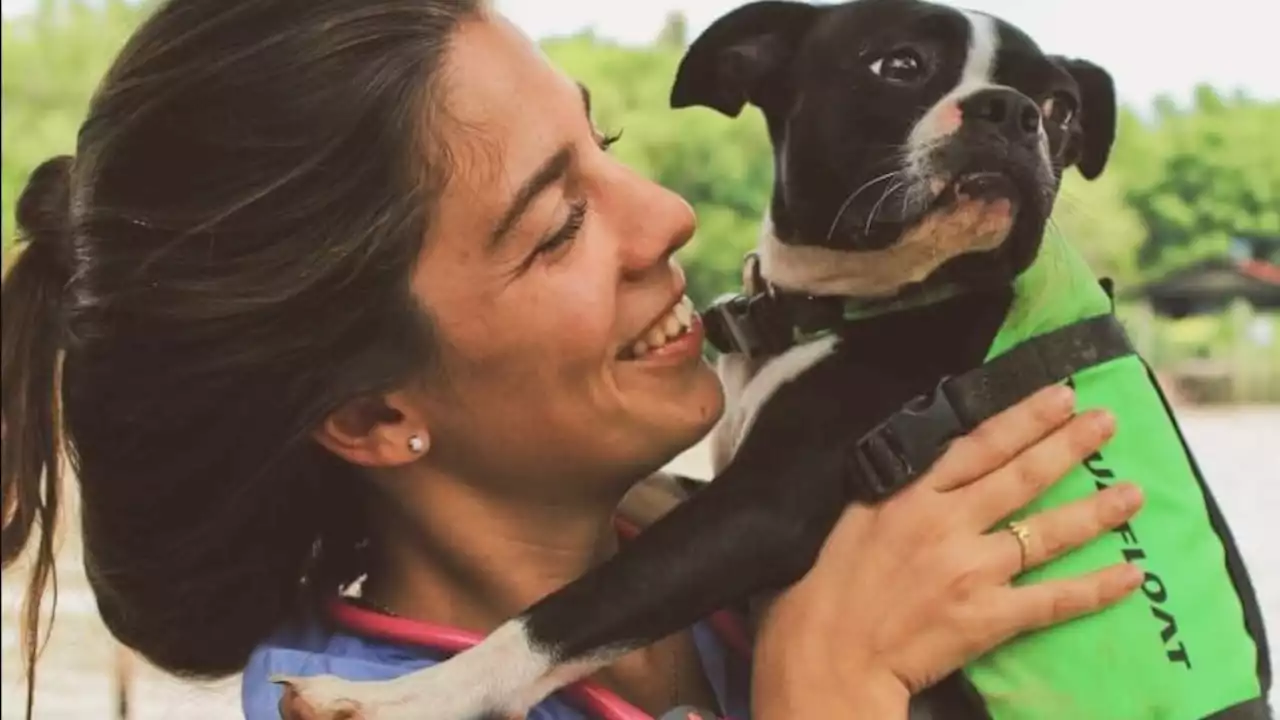 Quién es la joven veterinaria que recorre las islas del Delta para curar animales | Leila Peluso López se traslada a bordo de una lancha-consultorio