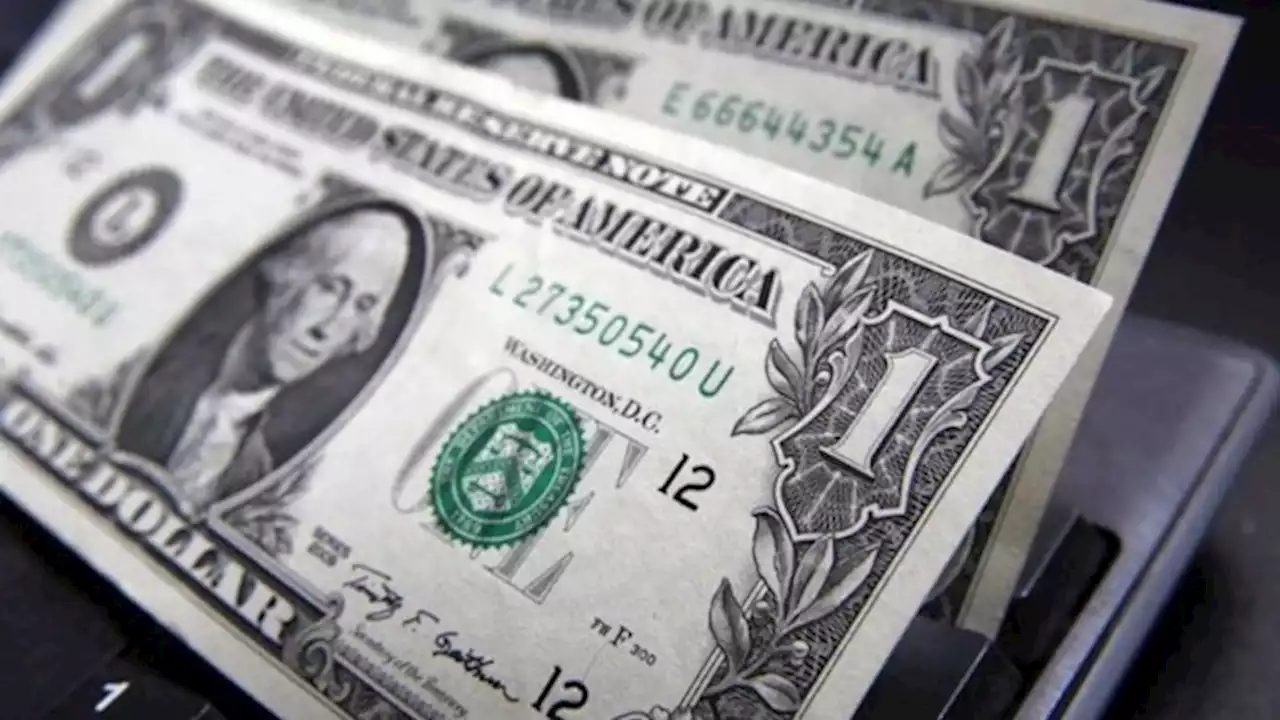 El dólar blue bajó $2 en la apertura de la semana