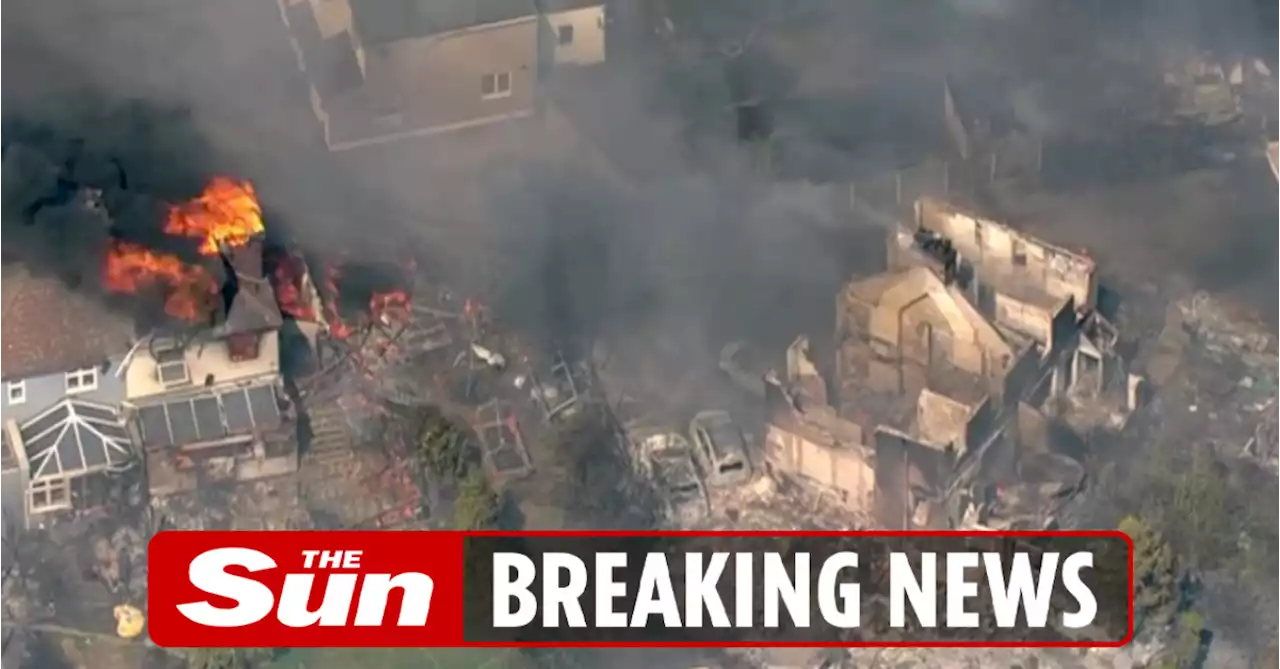 Fires break out in 'major incident' - destroying homes & threatening M25