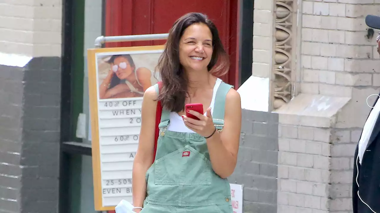 Katie Holmes’s Overalls Are Very Dawson’s Creek