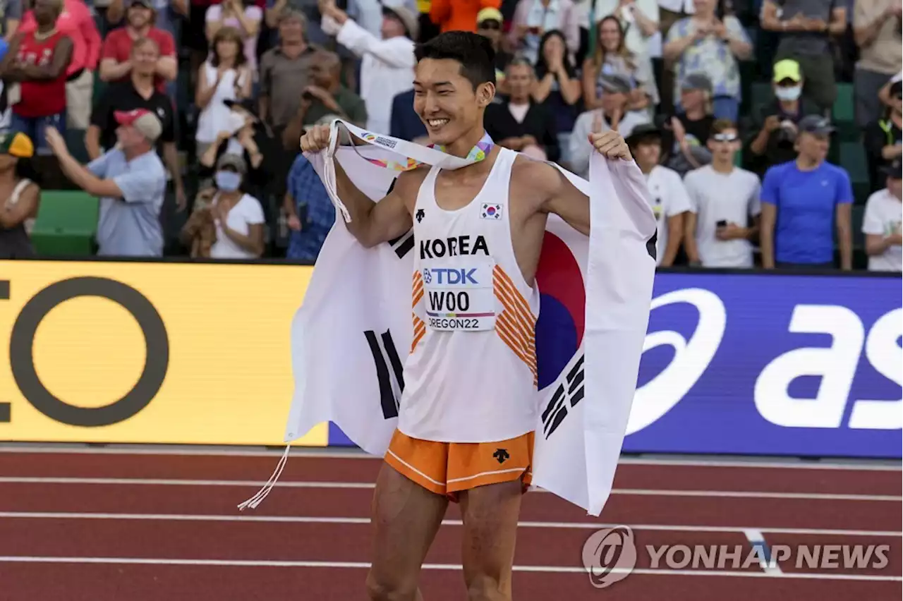 [세계육상] '은빛 역사' 쓴 우상혁 '금메달로 더 역사적인 날 만들겠다' | 연합뉴스