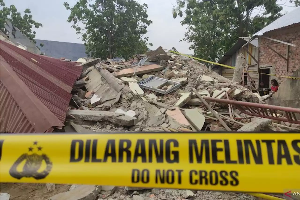 Polisi periksa tiga saksi robohnya gedung sekolah di Palembang