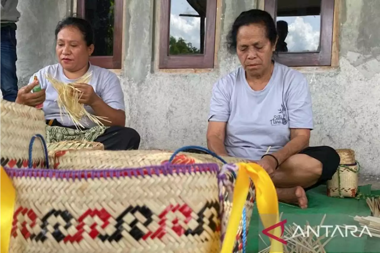 Upaya mewariskan tradisi di desa-desa Ngada