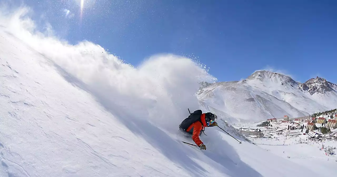 Cinco esquiadores atrapados por una avalancha en Las Leñas