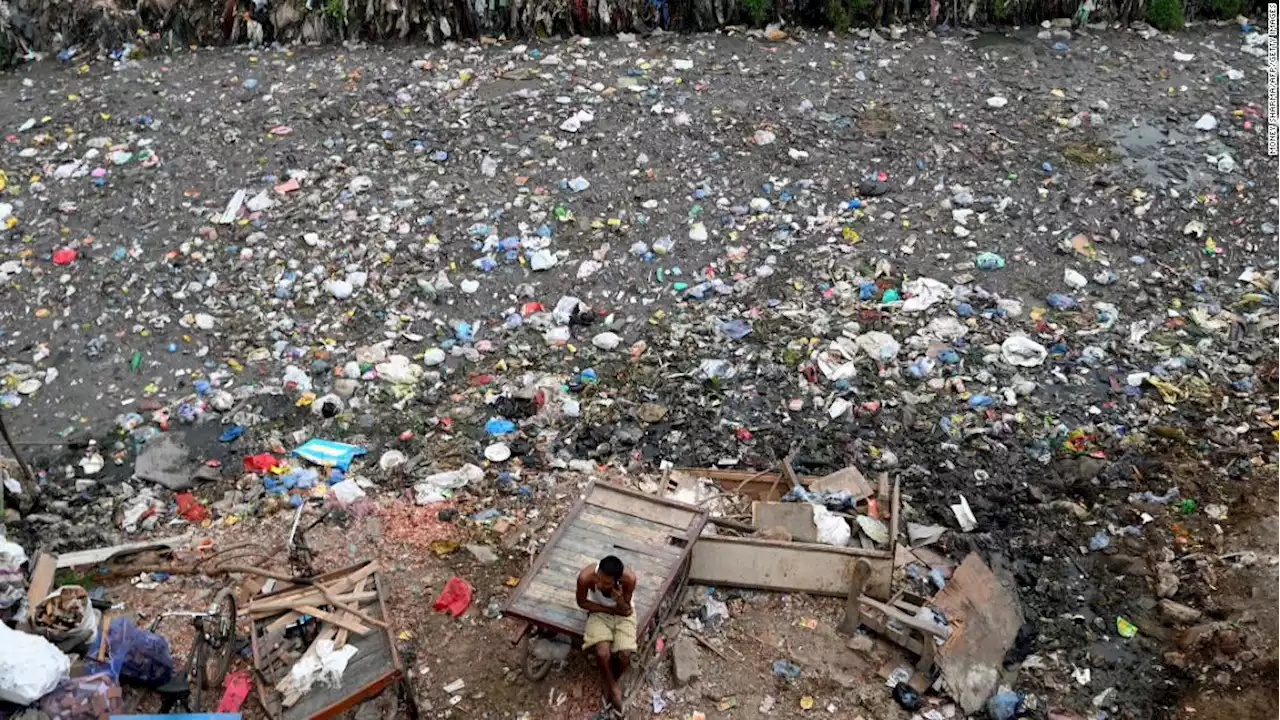 India bans single-use plastic to combat pollution