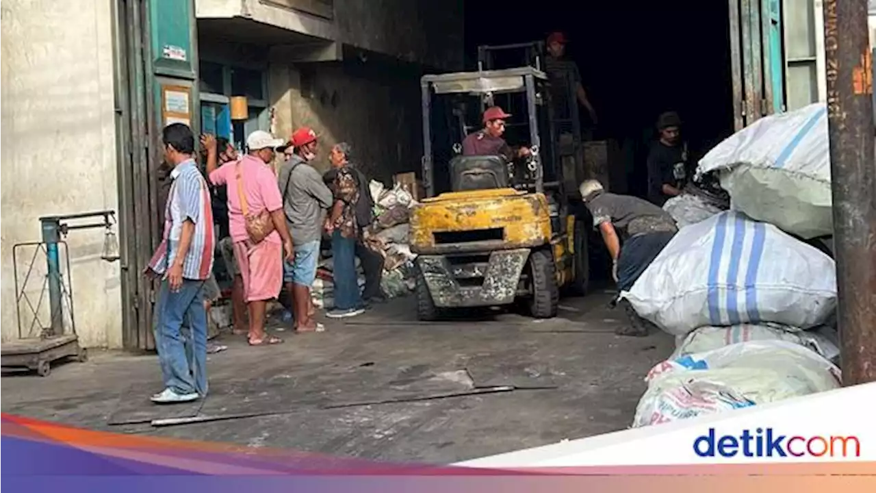 Bos Rongsokan Surabaya Bongkar Nilai Fantastis Perputaran Uang di Bisnisnya