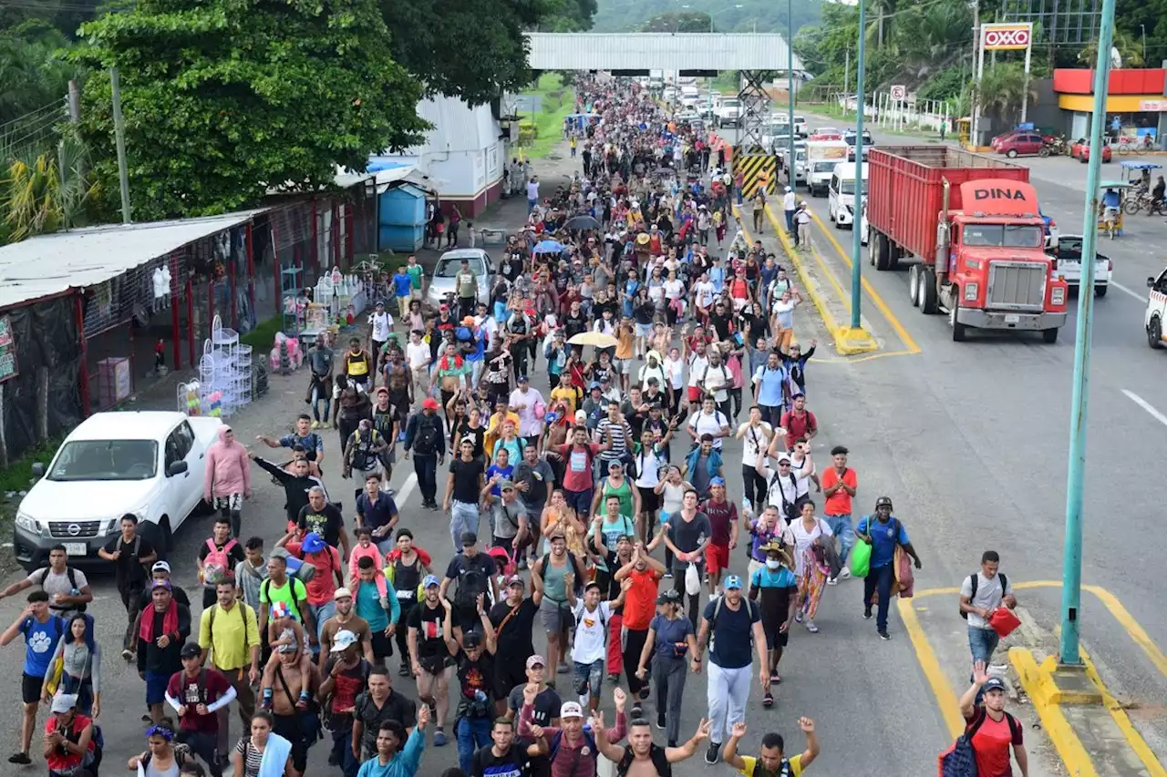 La Jornada: Caravana extranjera demanda corredor humanitario en honor a muertos en tráiler