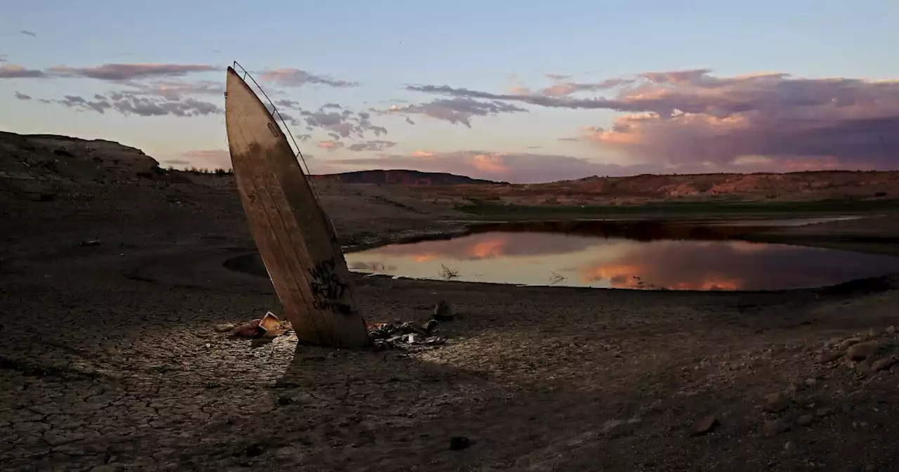 'It's such a strange thing to see': Photos show Lake Mead on the verge of becoming a 'dead pool'