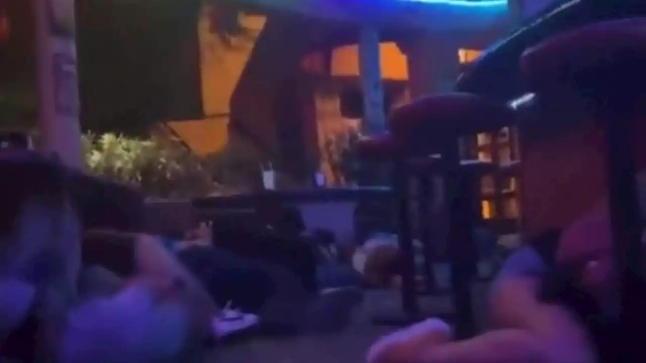 Ejecutan a un hombre en el estacionamiento de un bar en Guaymas (Video)