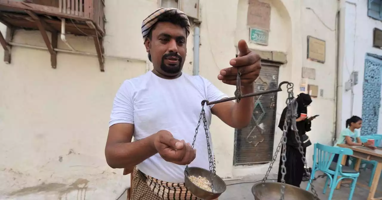 السعوديون يضعون بصمتهم في 10 مهن وفَّرها 'موسم جدة'