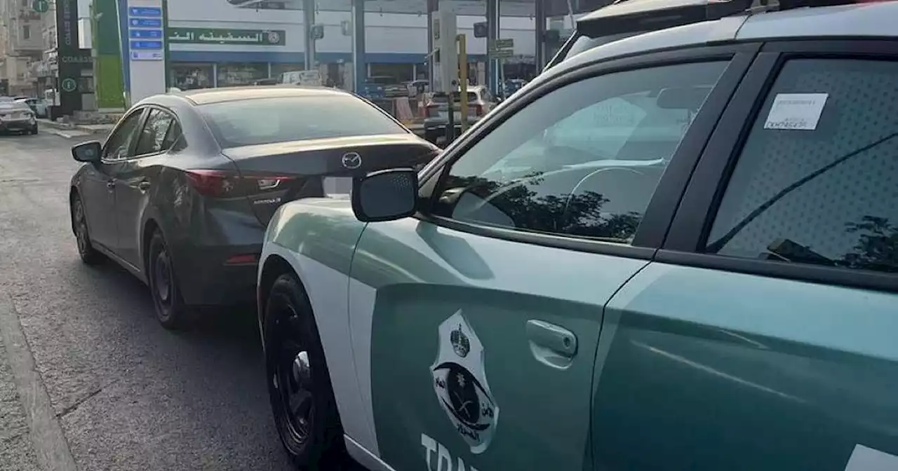 'مرور جدة' يضبط قائد مركبة عكس الاتجاه ويُطبِّق عليه النظام