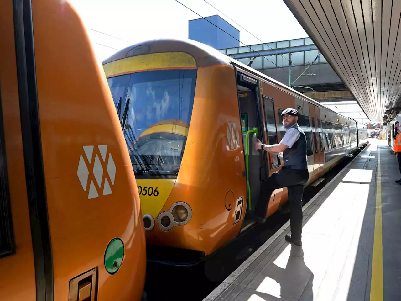 Trains cancelled and delayed due to signalling fault between Wolverhampton and Birmingham