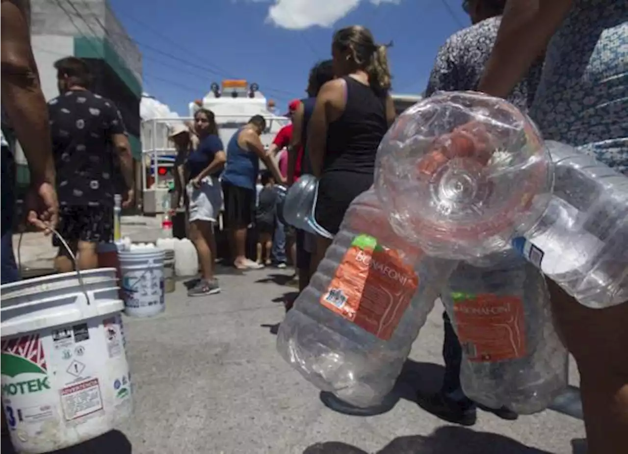 Sin permiso ni servicio: pipas de Saltillo no pueden brindar agua pese a solicitudes en NL