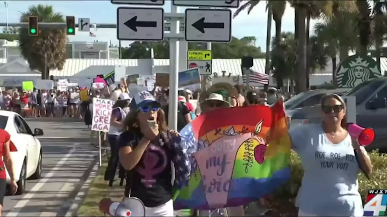 More than 100 take part in ‘March for Reproductive Rights’ in Neptune Beach