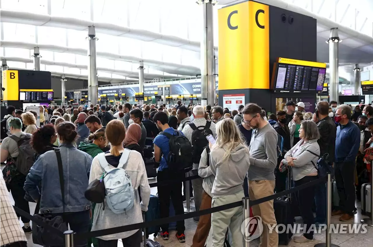 유럽 공항 항공편 결항 잇따라…파업·일손 부족에 대혼란 | 연합뉴스