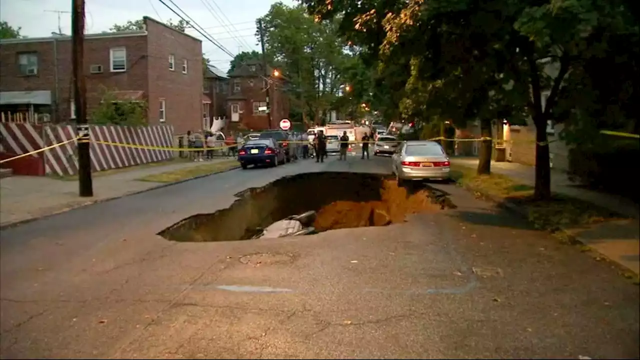 New York: Unwetter erzeugt 15 Meter langes Loch