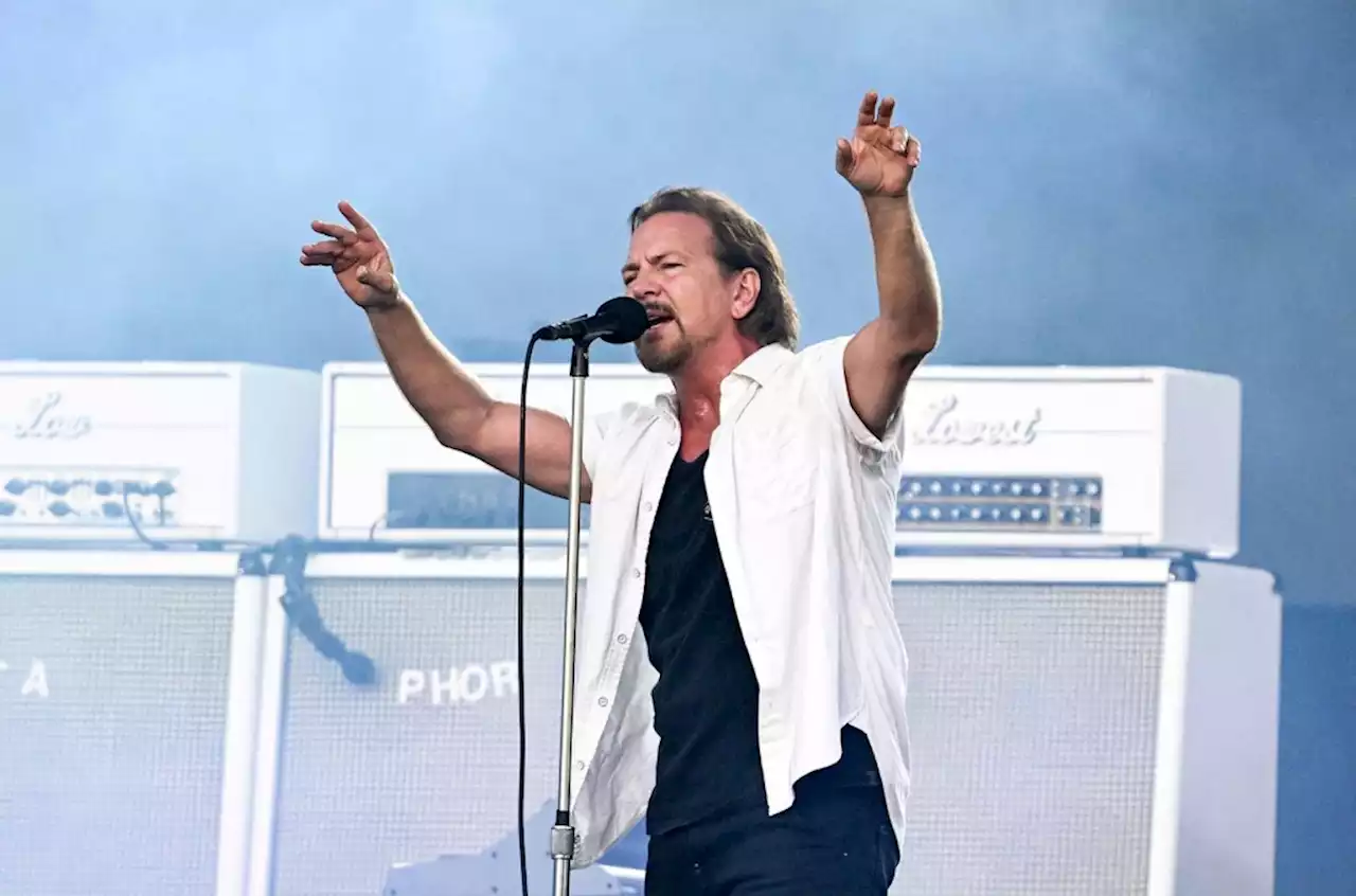 Pearl Jam Cancels Concert After Eddie Vedder’s Throat Is Damaged by ’Extreme Circumstances’ During Paris Show