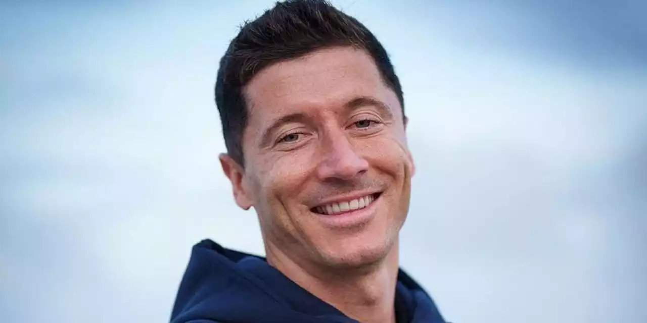 Robert Lewandowski Resmi Gabung Barcelona, Netizen: Kerasukan Apa Nih? Iri Bilang Bos! - Bola.net