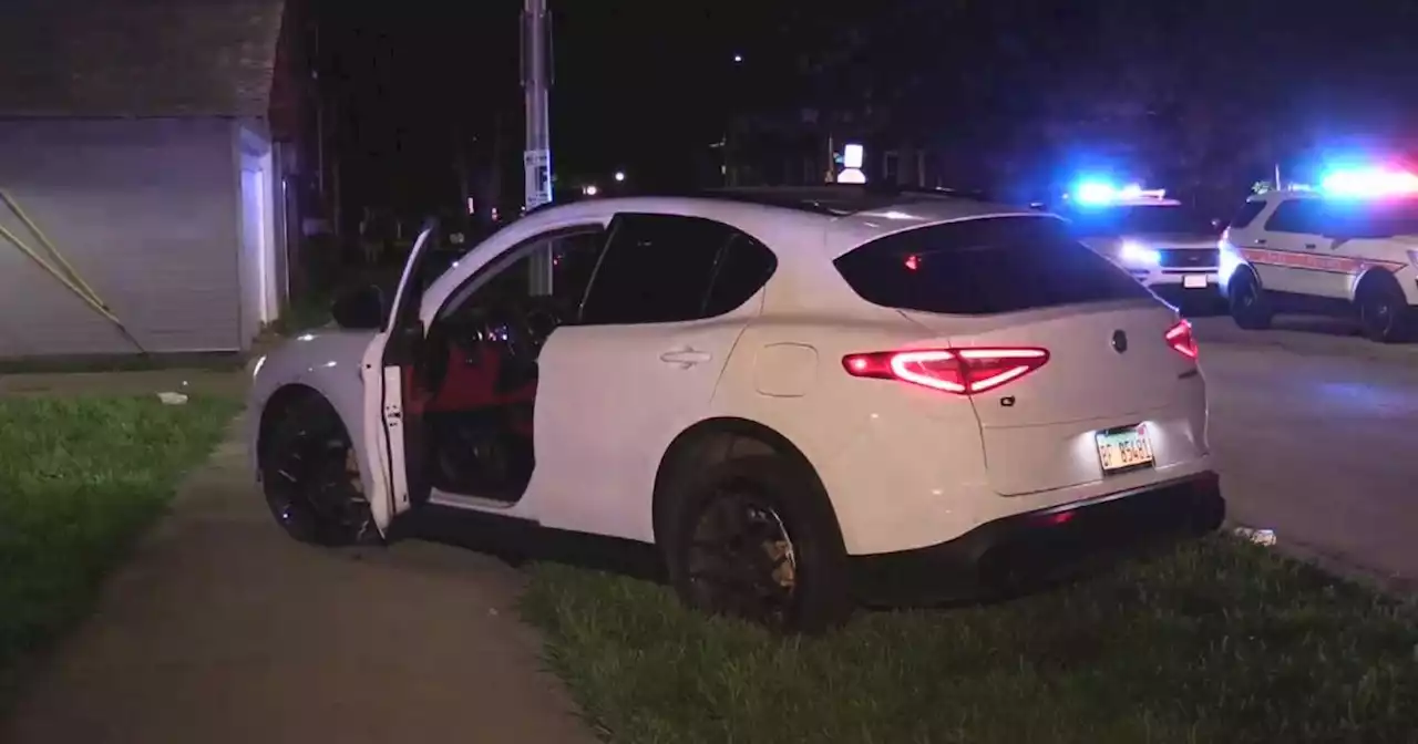 Woman carjacked at gunpoint in Hyde Park, suspect in custody after chase on Dan Ryan Expressway