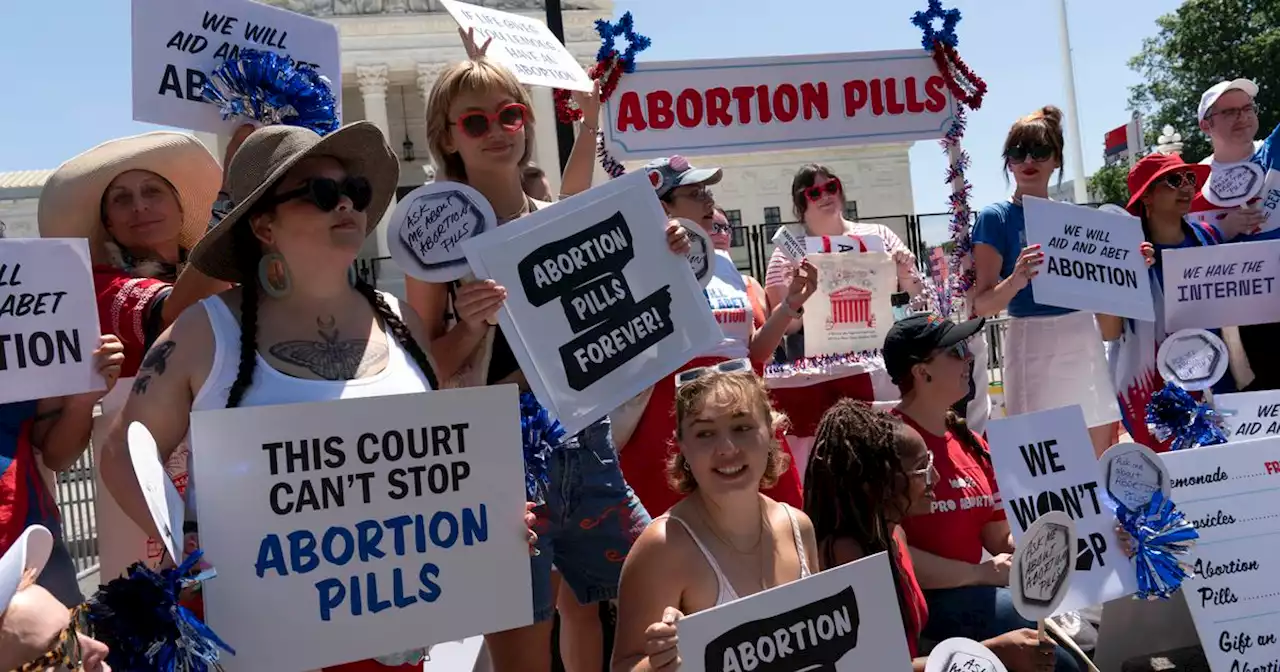 Most Texans don’t want to make medication abortion a felony, poll finds