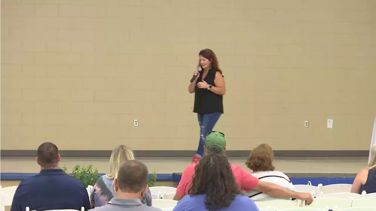 Parents gather in Fairhope to learn how to monitor their children’s social media usage