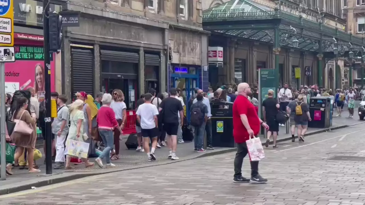 Massive Glasgow Central queues as hundreds wait hours for London trains