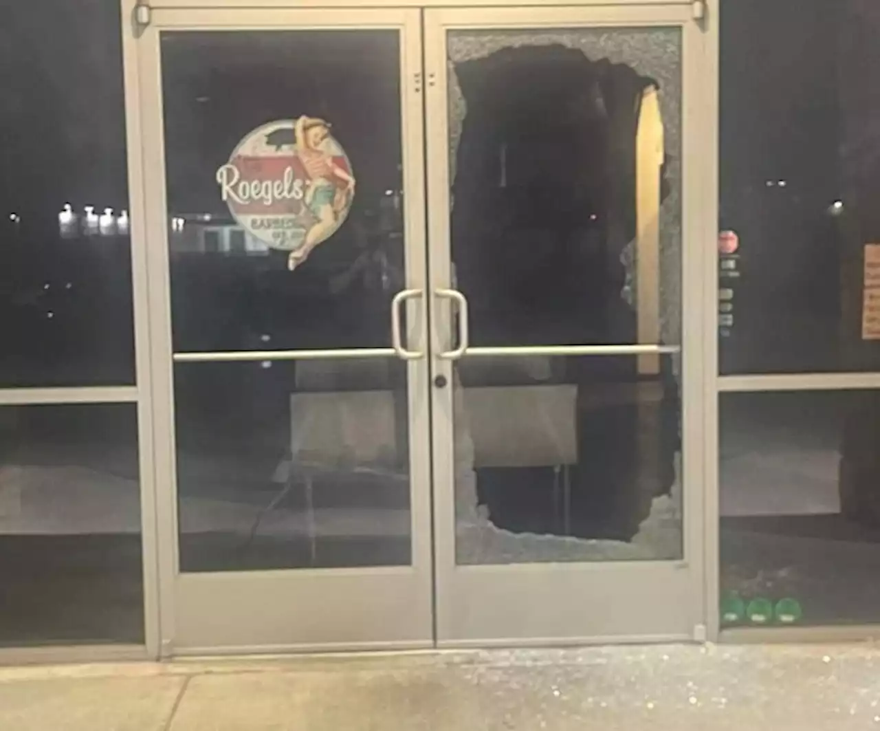 Roegels BBQ, 2 other Katy restaurants left with smashed door, windows after overnight burglary spree