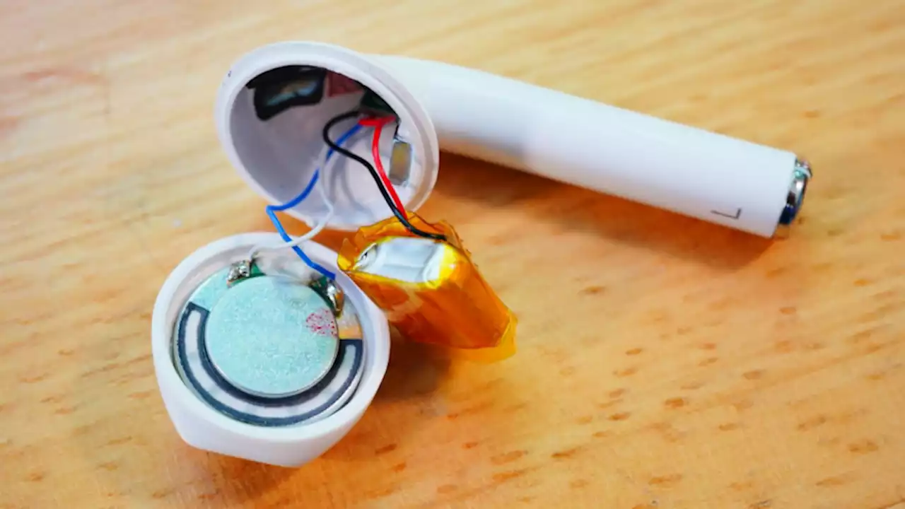 Repair Apple AirPods: An engineer makes it possible with 3D printing