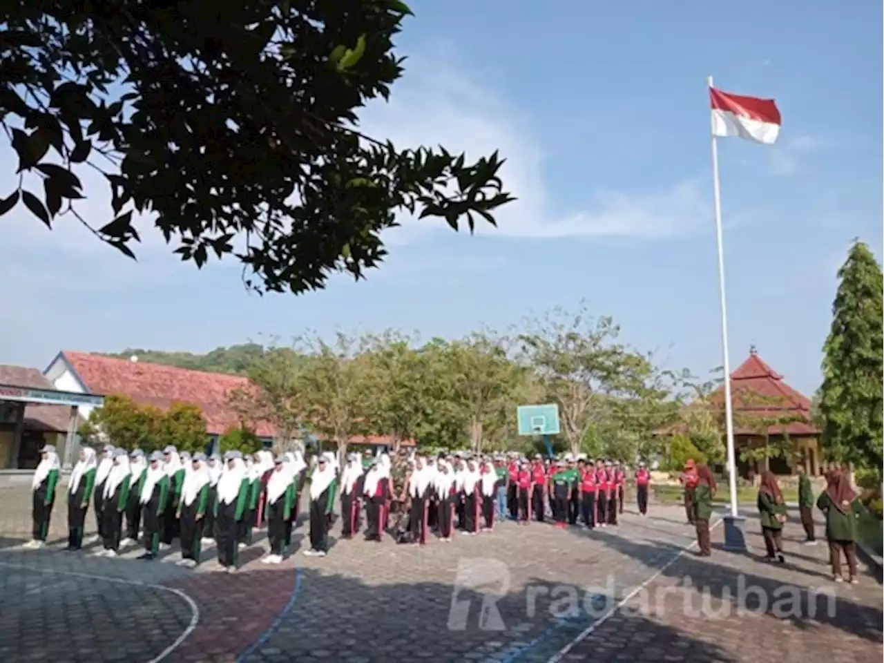 Selangkah Lebih Maju, Makin Jadi Idola Masyarakat