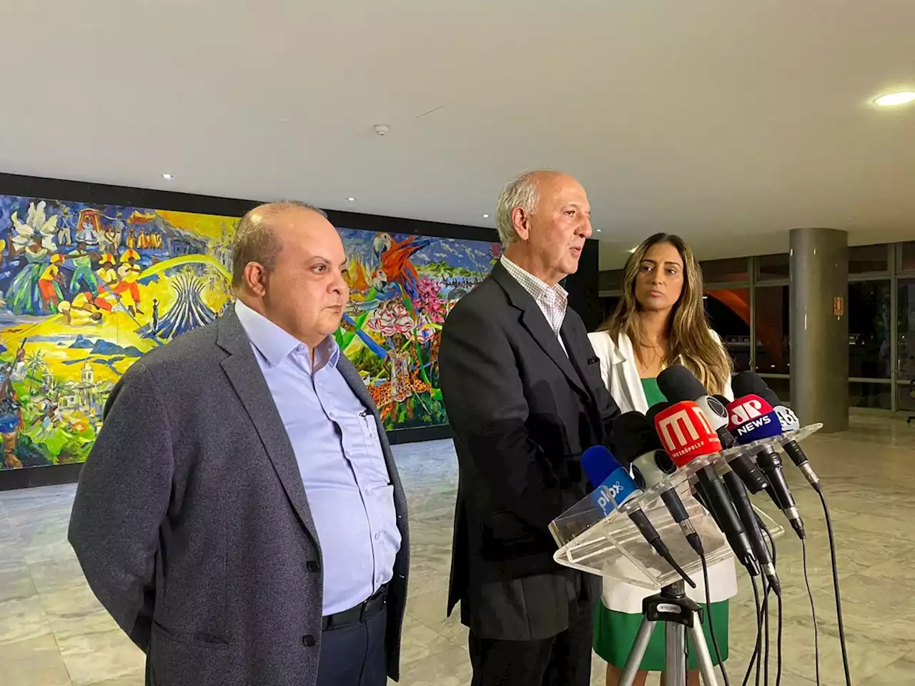 Bolsonaro define palanque no DF e sela aliança com José Arruda, Ibaneis Rocha e Flávia Arruda