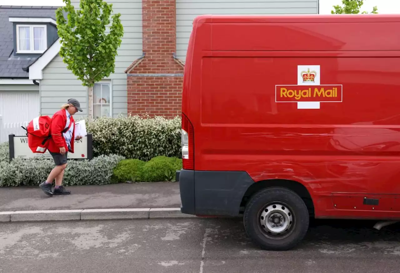 Royal Mail strike vote by 115 000 staff deepens UK labour woe